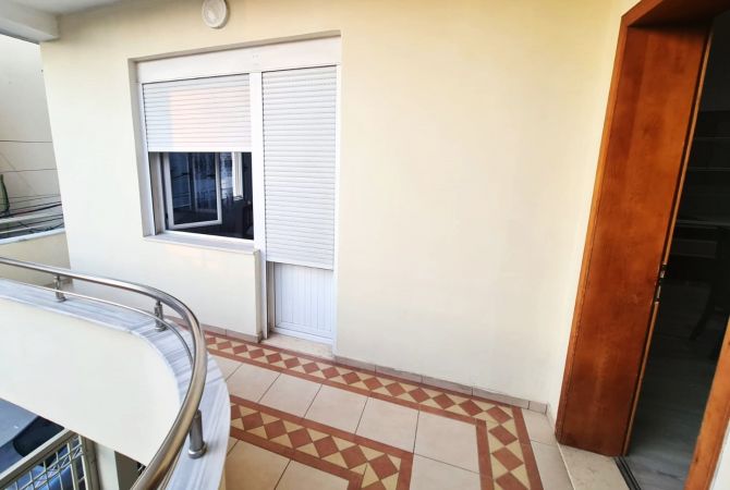 Shtepi me qera Apartament ne Tirane, 3+1, Mobilimi E mobiluar, Pagesa 50,000  Leke.