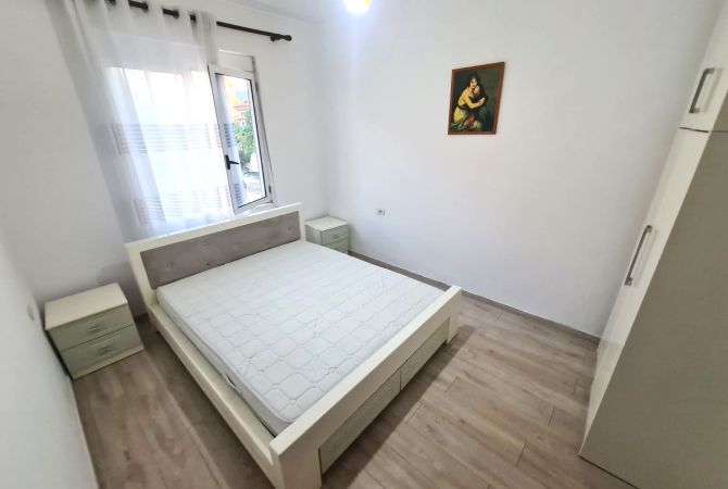 Shtepi me qera Apartament ne Tirane, 3+1, Mobilimi E mobiluar, Pagesa 50,000  Leke.