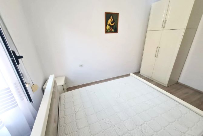 Shtepi me qera Apartament ne Tirane, 3+1, Mobilimi E mobiluar, Pagesa 50,000  Leke.