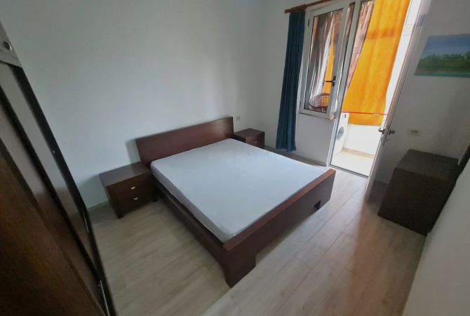 Shtepi me qera Apartament ne Tirane, 3+1, Mobilimi E mobiluar, Pagesa 50,000  Leke.