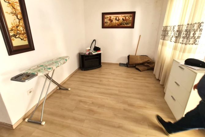 Shtepi me qera Apartament ne Tirane, 2+1, Mobilimi E mobiluar, Pagesa 50,000  Leke.