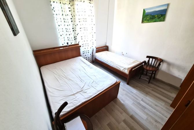 Shtepi me qera Apartament ne Tirane, 2+1, Mobilimi E mobiluar, Pagesa 50,000  Leke.