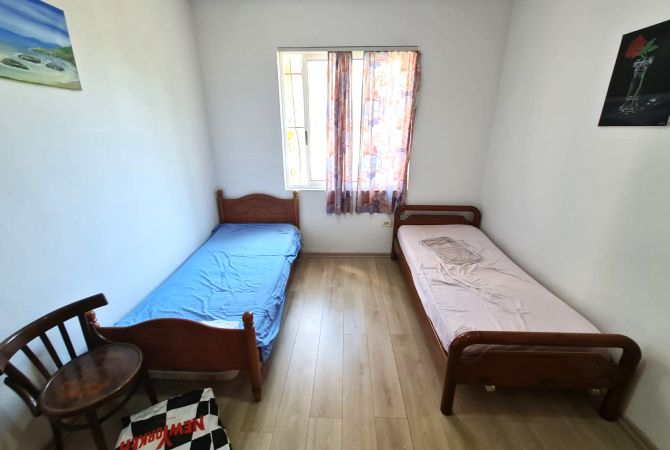 Shtepi me qera Apartament ne Tirane, 2+1, Mobilimi E mobiluar, Pagesa 50,000  Leke.