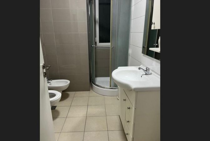 Shtepi me qera Apartament ne Tirane, 1+1, Mobilimi E mobiluar, Pagesa 50,000  Leke.