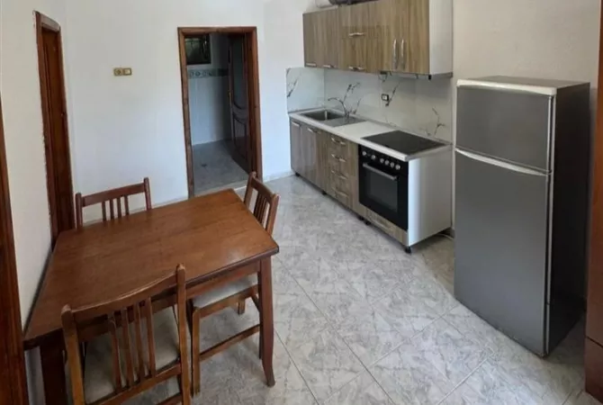 Shtepi me qera 1+1 ne Tirane - 35,000 Leke