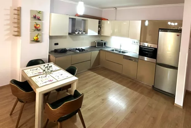 Shtepi me qera 2+1 ne Tirane - 65,000 Leke