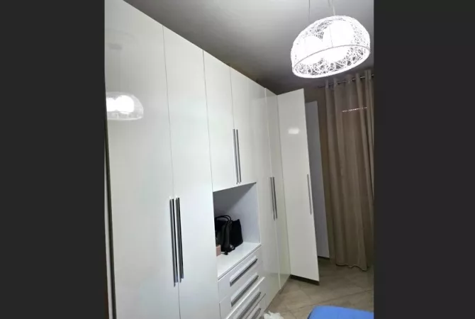 Shtepi me qera Apartament ne Tirane, 1+1, Mobilimi E mobiluar, Pagesa 35,000  Leke.