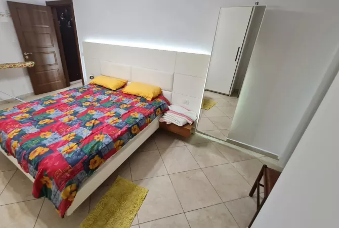 Shtepi me qera Apartament ne Tirane, 1+1, Mobilimi E mobiluar, Pagesa 50,000  Leke.