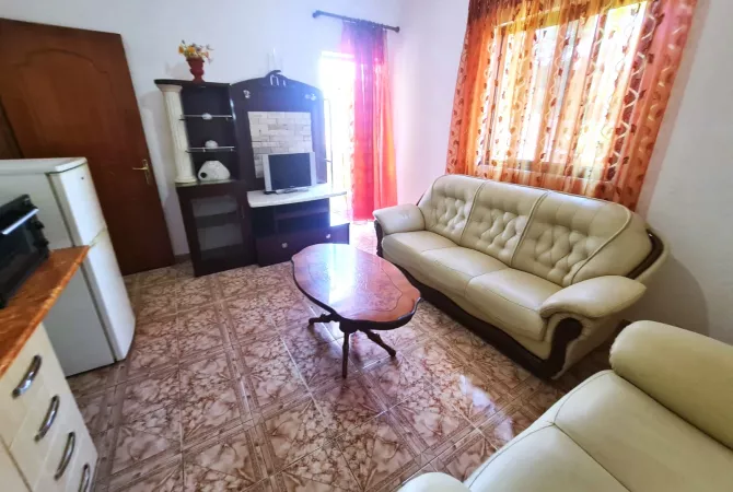 Shtepi me qera 1+1 ne Tirane - 32,000 Leke