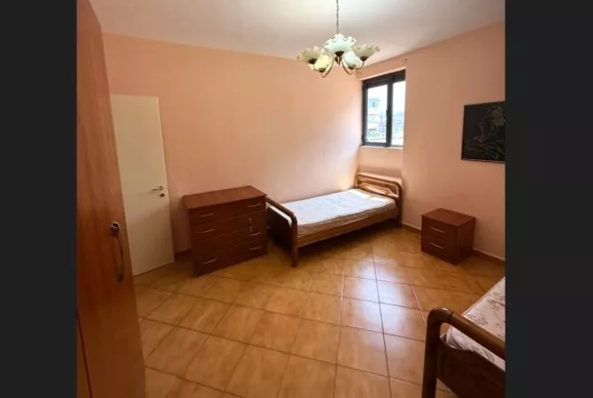 Shtepi me qera Apartament ne Tirane, 2+1, Mobilimi E mobiluar, Pagesa 500  Euro.