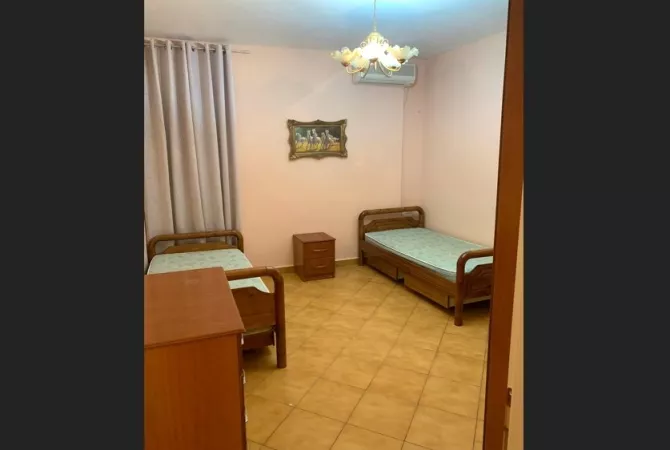 Shtepi me qera Apartament ne Tirane, 2+1, Mobilimi E mobiluar, Pagesa 500  Euro.