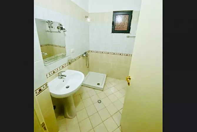 Shtepi me qera Apartament ne Tirane, 2+1, Mobilimi E mobiluar, Pagesa 500  Euro.