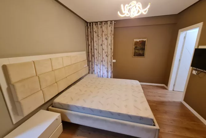 Shtepi me qera Apartament ne Tirane, 2+1, Mobilimi E mobiluar, Pagesa 80,000  Leke.