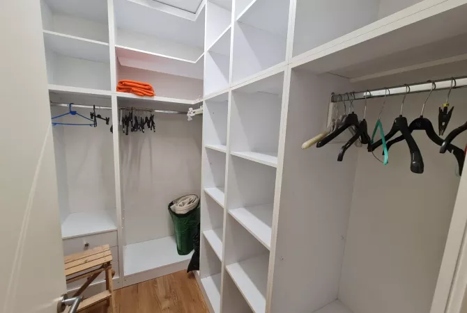 Shtepi me qera Apartament ne Tirane, 2+1, Mobilimi E mobiluar, Pagesa 80,000  Leke.