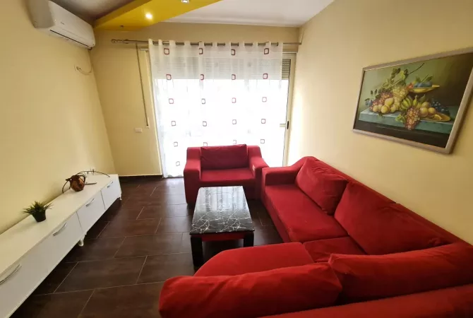 Shtepi me qera 2+1 ne Tirane - 40,000 Leke