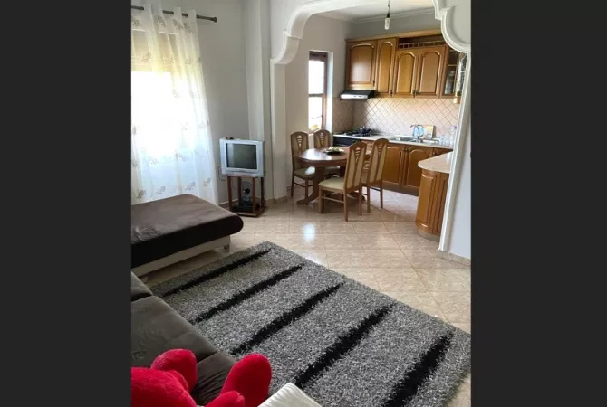 Shtepi me qera 2+1 ne Tirane - 40,000 Leke