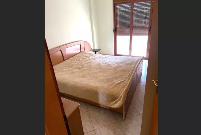 Shtepi me qera Apartament ne Tirane, 2+1, Mobilimi E mobiluar, Pagesa 40,000  Leke.