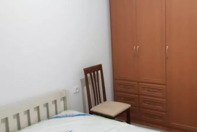 Shtepi me qera Apartament ne Tirane, 2+1, Mobilimi E mobiluar, Pagesa 45,000  Leke.