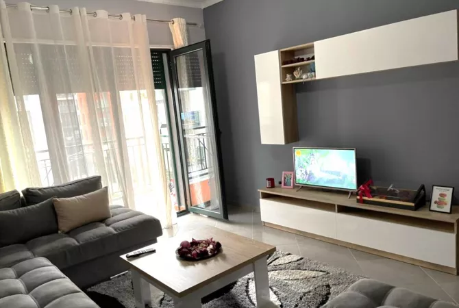 Shtepi me qera 1+1 ne Tirane - 50,000 Leke