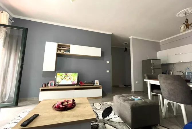Shtepi me qera 1+1 ne Tirane - 50,000 Leke