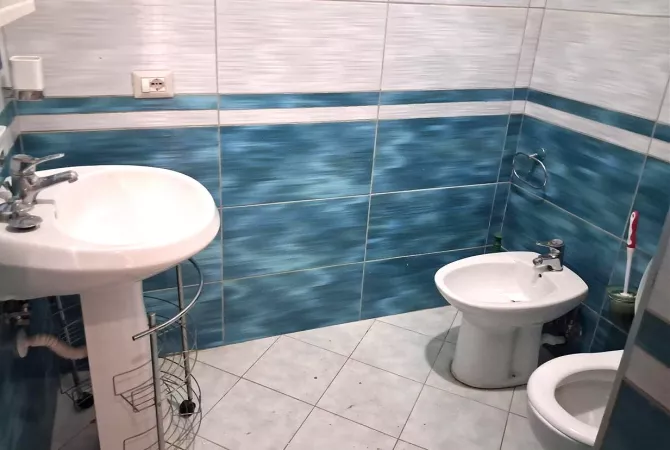 Shtepi me qera Apartament ne Tirane, 1+1, Mobilimi E mobiluar, Pagesa 60,000  Leke.