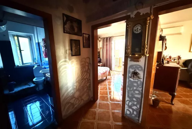 Shtepi me qera 2+1 ne Tirane - 59,000 Leke