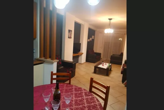 Shtepi me qera Apartament ne Tirane, 2+1, Mobilimi E mobiluar, Pagesa 60,000  Leke.