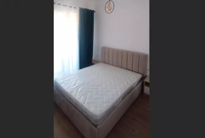 Shtepi me qera Apartament ne Tirane, 1+1, Mobilimi E mobiluar, Pagesa 45,000  Leke.