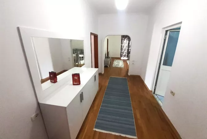 Shtepi me qera 2+1 ne Tirane - 50,000 Leke
