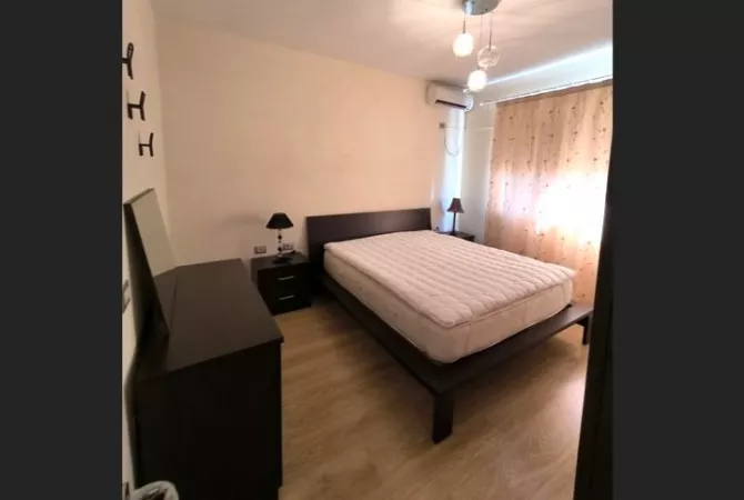 Shtepi me qera Apartament ne Tirane, 2+1, Mobilimi E mobiluar, Pagesa 50,000  Leke.