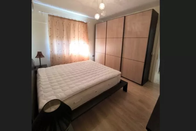 Shtepi me qera Apartament ne Tirane, 2+1, Mobilimi E mobiluar, Pagesa 50,000  Leke.