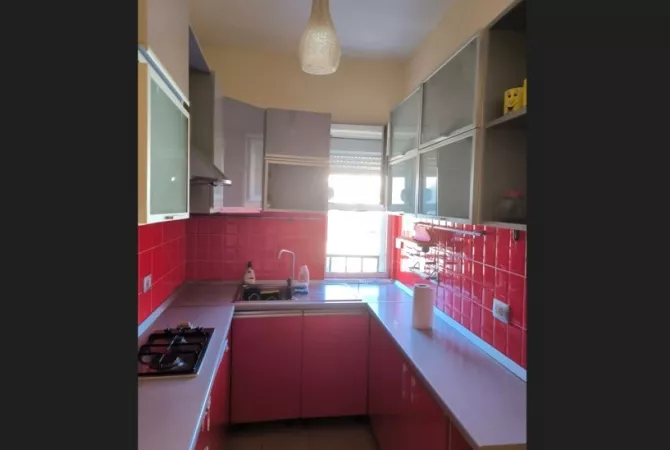 Shtepi me qera Apartament ne Tirane, 2+1, Mobilimi E mobiluar, Pagesa 50,000  Leke.