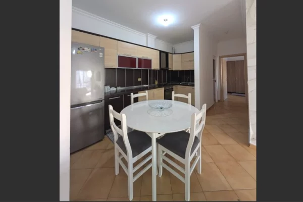 Shtepi me qera Apartament ne Tirane, 2+1, Mobilimi E mobiluar, Pagesa 45,000  Leke.