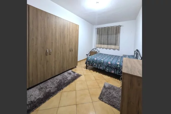 Shtepi me qera Apartament ne Tirane, 2+1, Mobilimi E mobiluar, Pagesa 45,000  Leke.