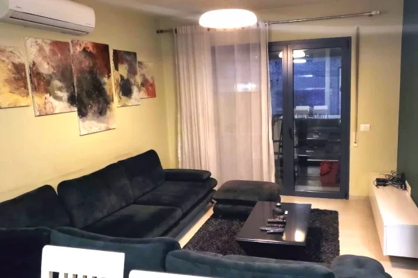 Shtepi me qera 2+1 ne Tirane - 900 Euro