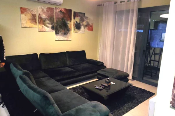 Shtepi me qera 2+1 ne Tirane - 900 Euro