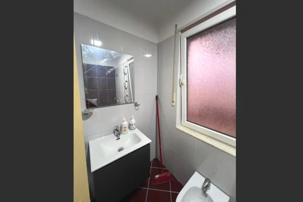 Shtepi me qera Apartament ne Tirane, 1+1, Mobilimi E mobiluar, Pagesa 450  Euro.