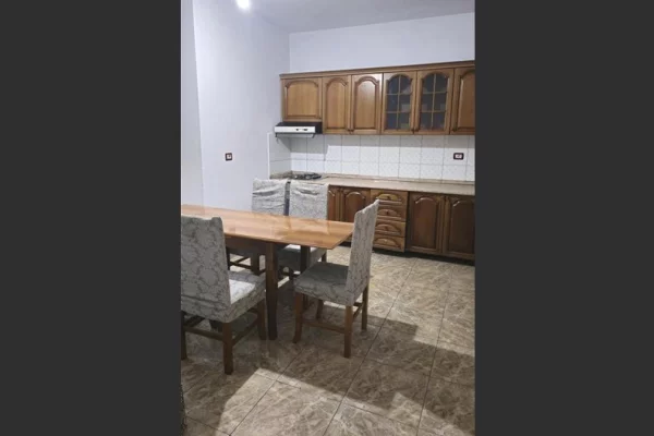 Shtepi me qera 3+1 ne Tirane - 35,000 Leke