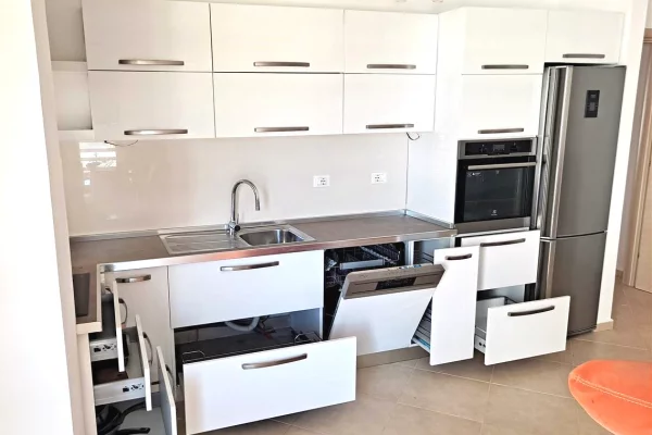 Shtepi me qera 2+1 ne Tirane - 85,000 Leke