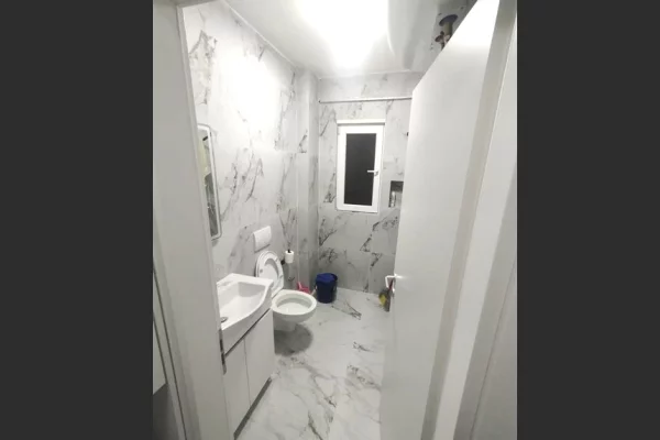 Shtepi me qera Apartament ne Tirane, 1+1, Mobilimi E mobiluar, Pagesa 45,000  Leke.