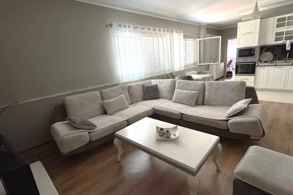 Shtepi me qera 2+1 ne Tirane - 65,000 Leke