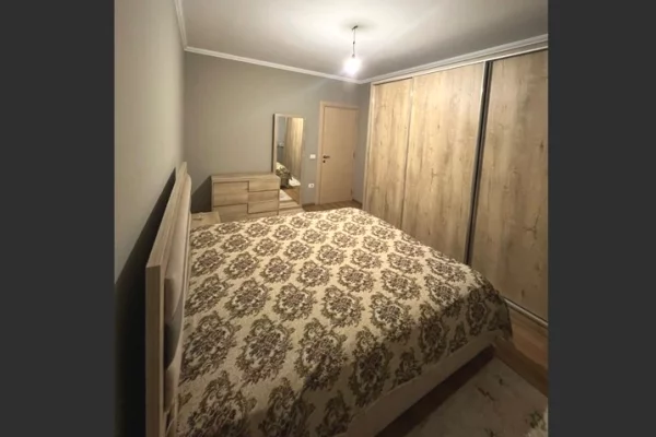 Shtepi me qera Apartament ne Tirane, 2+1, Mobilimi E mobiluar, Pagesa 65,000  Leke.