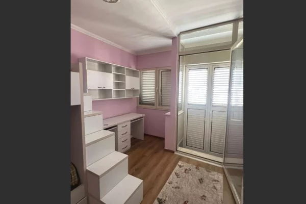Shtepi me qera Apartament ne Tirane, 2+1, Mobilimi E mobiluar, Pagesa 65,000  Leke.