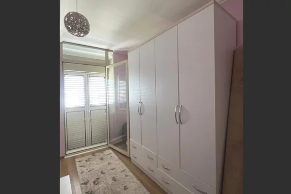 Shtepi me qera Apartament ne Tirane, 2+1, Mobilimi E mobiluar, Pagesa 65,000  Leke.