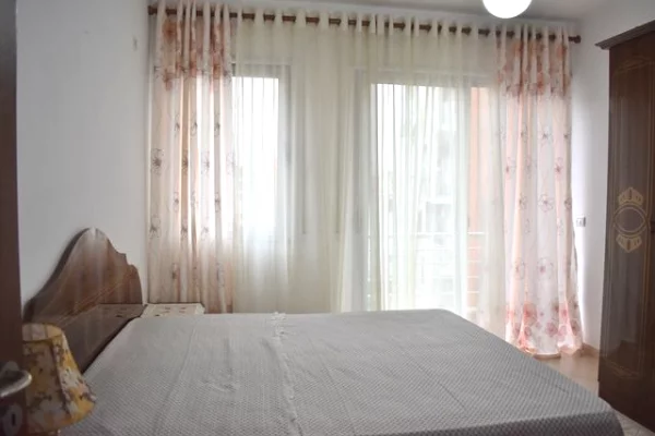 Shtepi me qera Apartament ne Tirane, 2+1, Mobilimi E mobiluar, Pagesa 60,000  Leke.