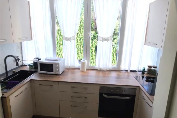 Shtepi me qera Apartament ne Tirane, 1+1, Mobilimi E mobiluar, Pagesa 75,000  Leke.