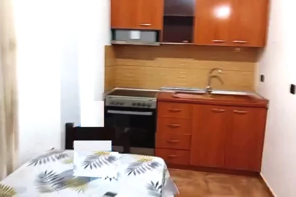 Shtepi me qera 1+1 ne Tirane - 35,000 Leke