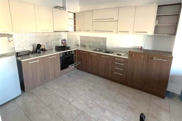 Shtepi me qera 1+1 ne Tirane - 35,000 Leke