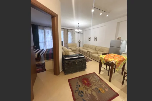 Shtepi me qera 1+1 ne Tirane - 40,000 Leke