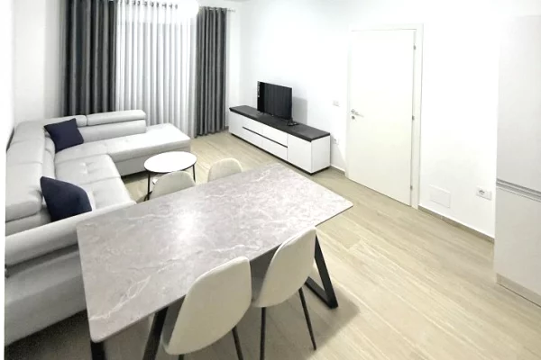 Shtepi me qera 2+1 ne Tirane - 700 Euro